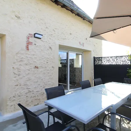 De Charme Renove Avec Jardin Clos, Baignoire Balneo Et Proche D'angers - Fr-1-622-27 *